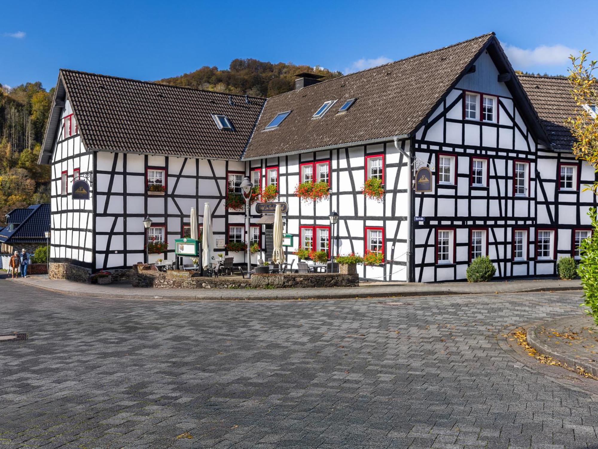 Garni Hotel im Fachwerkhof Simmerath Exterior foto